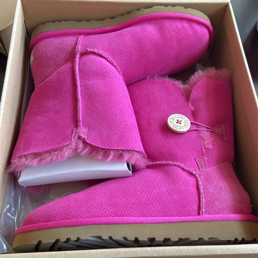 Bailey Button Uggs - image 1
